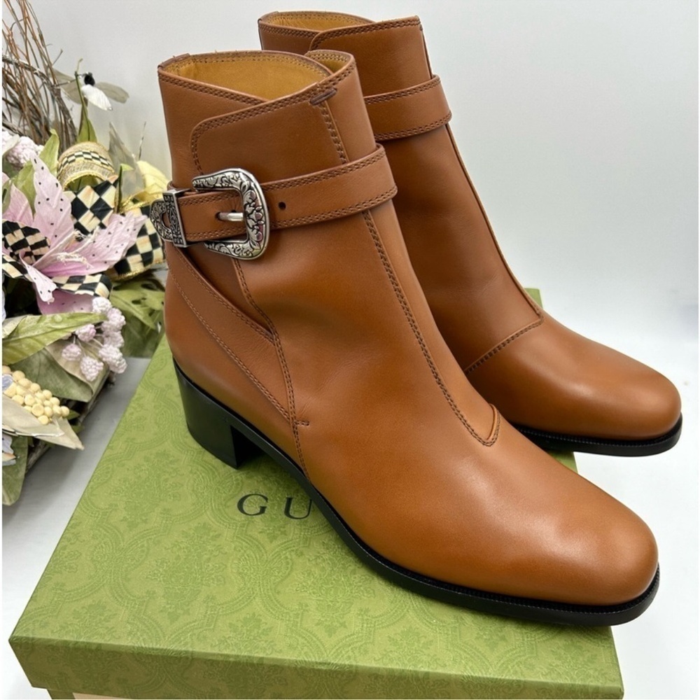 Men’s Gucci, leather ankle boots with buckle size 10 made in Italy